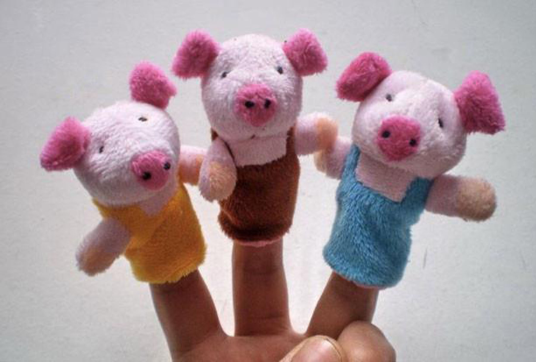Créditos: http://squoodles.co.nz/products/3-little-pigs-finger-puppets-set-of-8/
